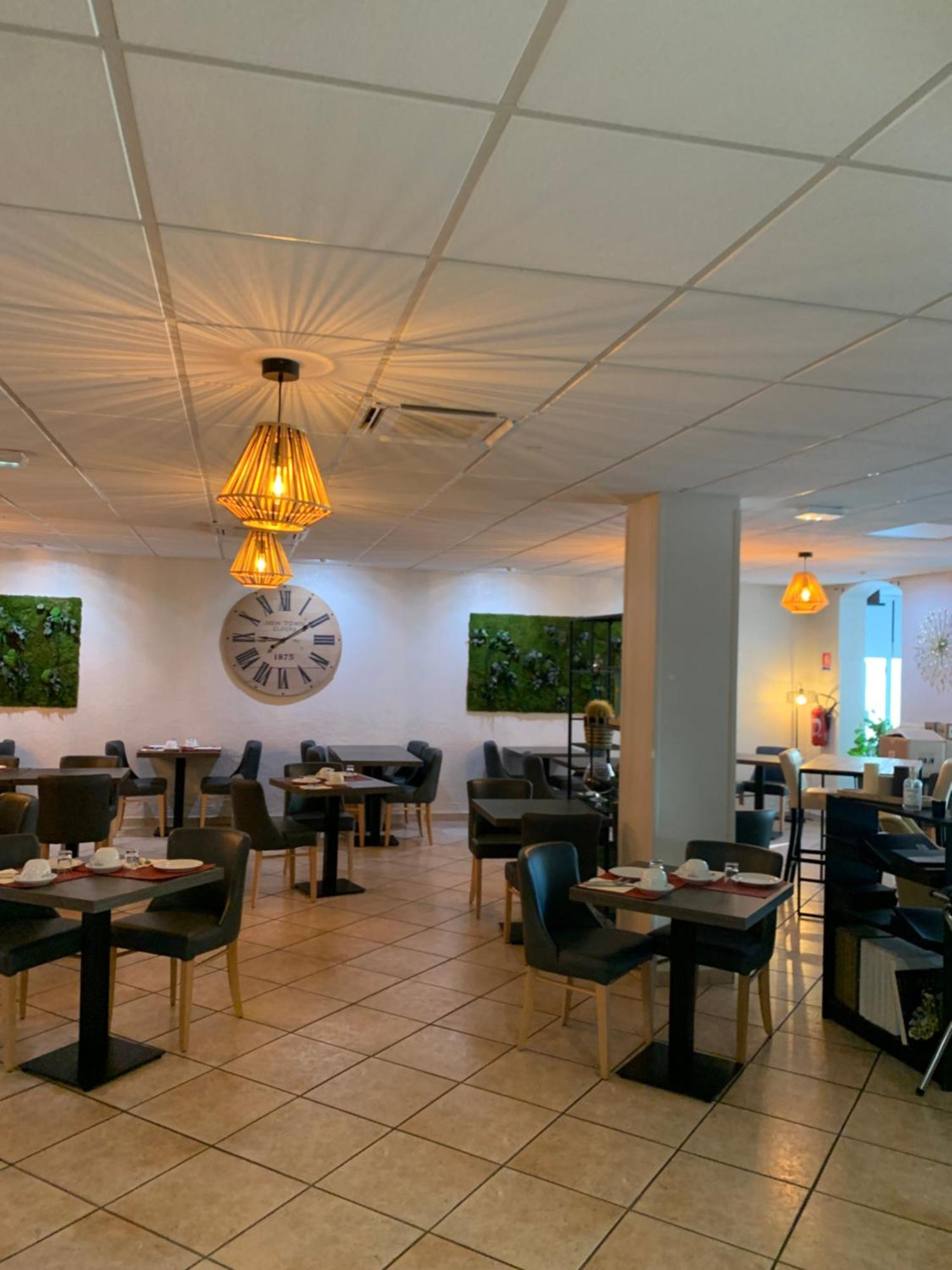 Le Regina Hotel Et Restaurant Canet-Plage Exterior photo